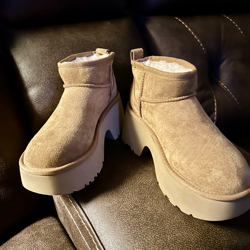🩷❤️🧡SOLD🩷❤️🧡 UGG PLUSH Platform Ankle Boots - Picture 3 of 6